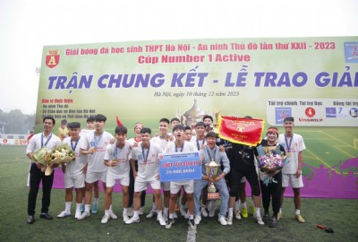 Đội tuyển trường Phan Huy Chú tham gia giải bóng đá - Cup Number 1 Active